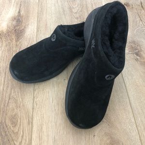 Merrell Black Fur-Lined Clogs